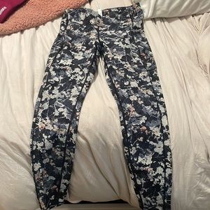 Lululemon blue floral leggings sz 10
